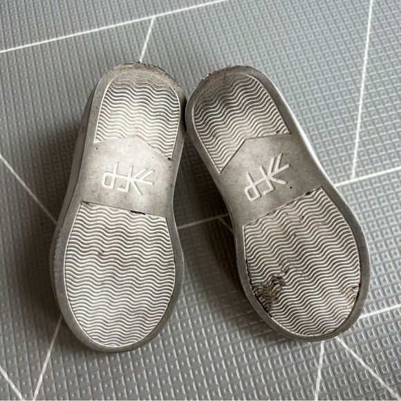 Freshly Picked | Classic Slip-On - Picture 4 of 4